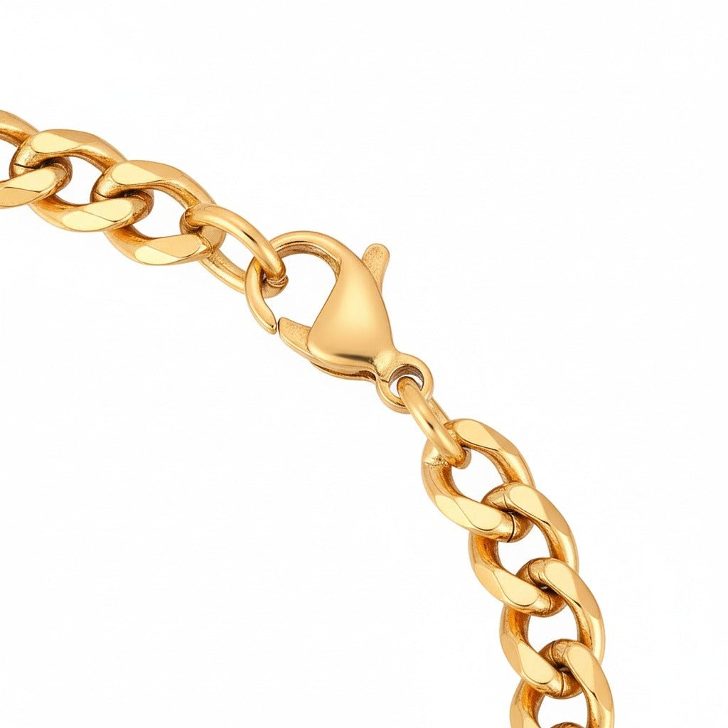 Mens Cuban Link Bracelet - Gold - Texture Close Up